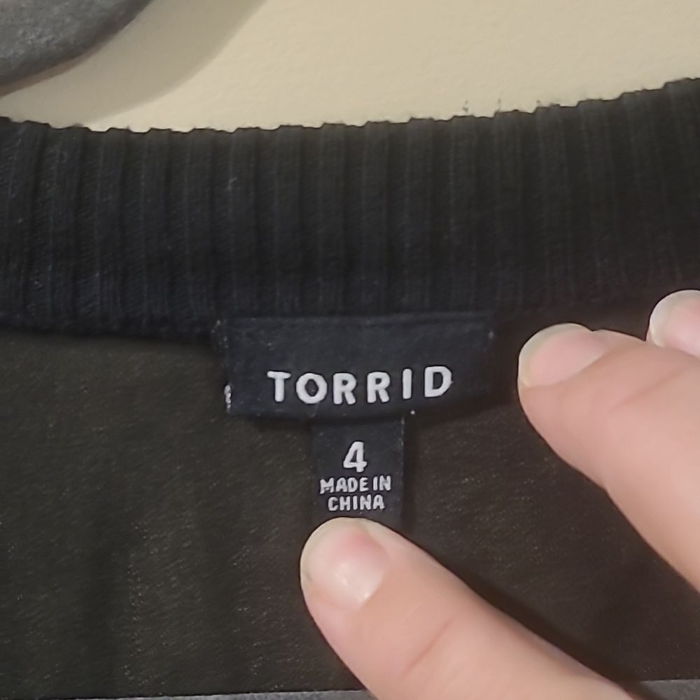 Torrid sweater size 4 - Picture 2 of 6